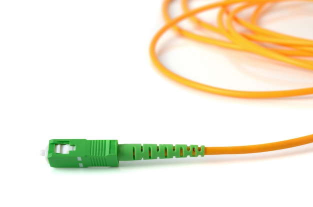 Foto cabo de fibra óptica em fundo branco