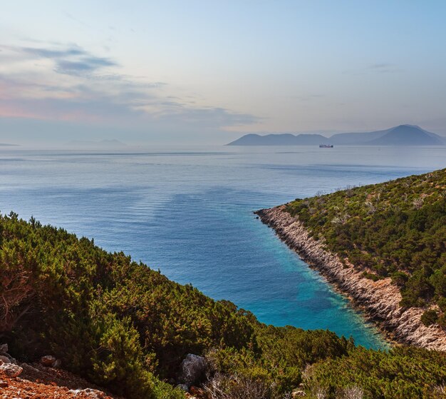 Cabo sul da ilha Grécia de Lefkas