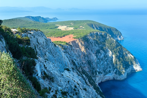 Cabo sur de la isla de Lefkas (Grecia, Mar Jónico)