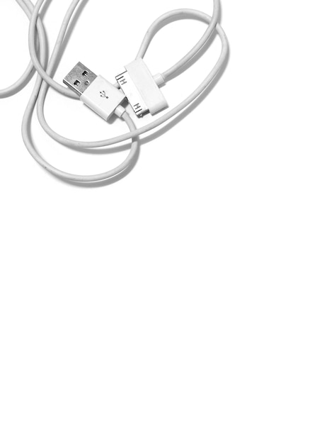 Cabo USB sobre um fundo branco