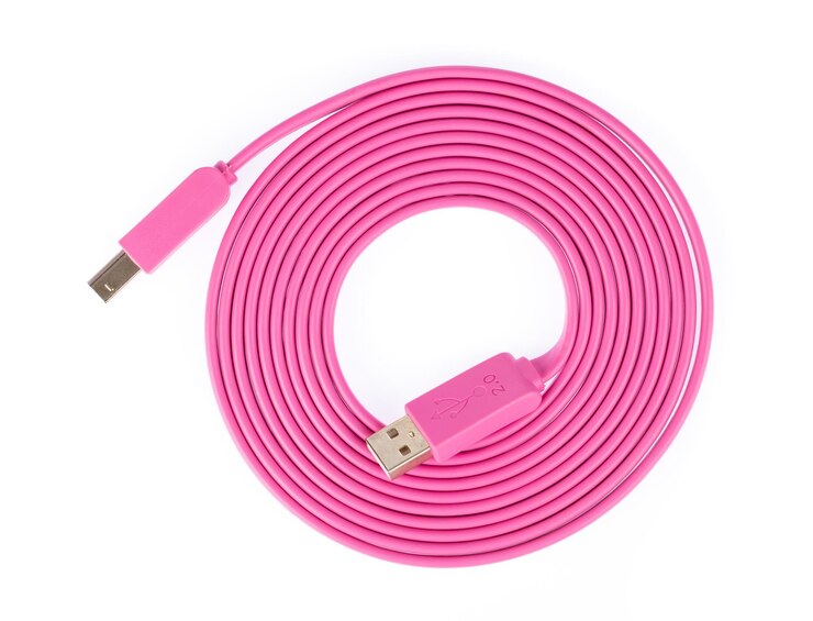 Foto cabos usb rosa 2.0 planos 3m isolados no fundo branco