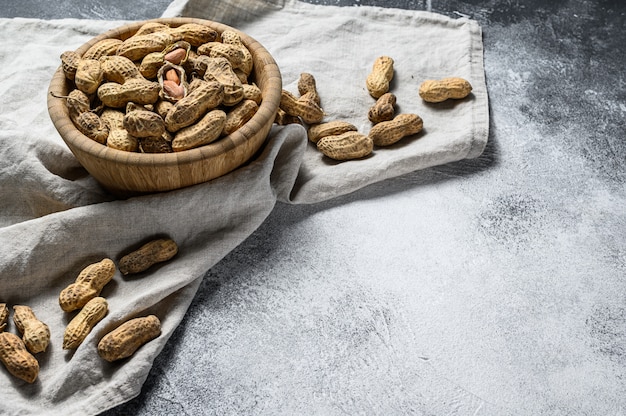 Cacahuetes con cáscara. Fondo de comida vegetariana