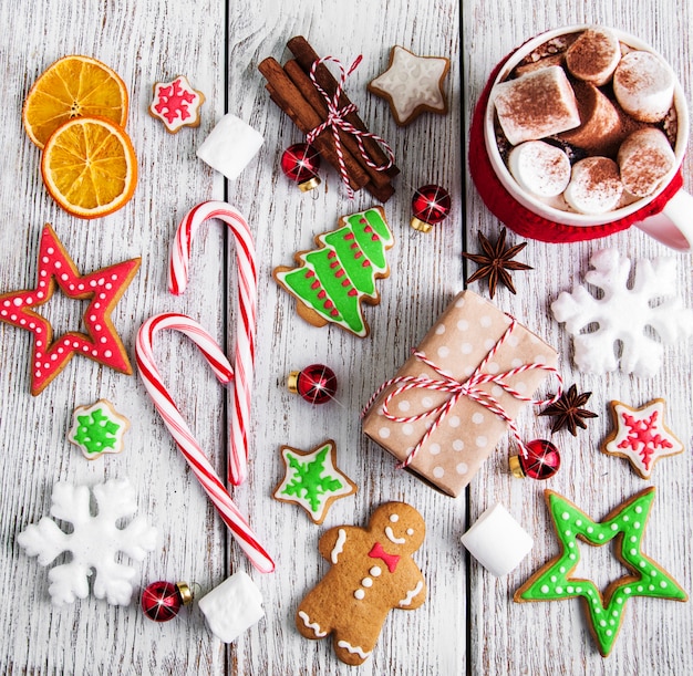 Cacao navideño y decoraciones