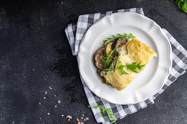 Caçarola de legumes berinjela, abobrinha, ervilha, queijo, molho bechamel lasanha de legumes