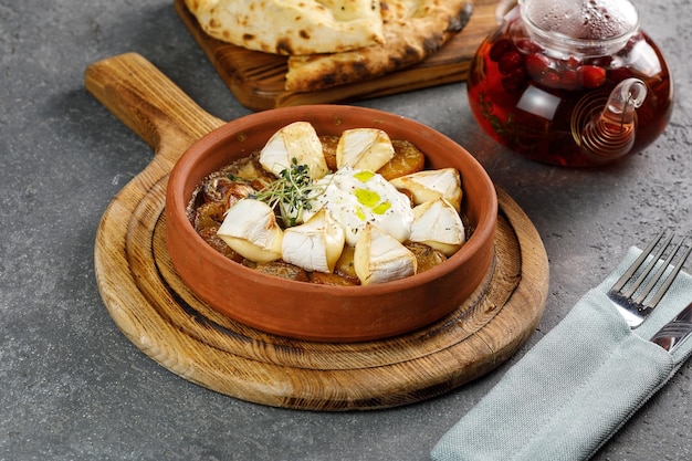 Cacerola de camembert respaldado con patata