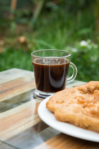 Cachanga peruanisches frittiertes Brot peruanisches Frühstück mit Kaffee