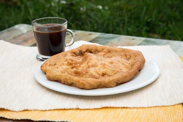 Cachanga peruano pão frito peru café da manhã com café