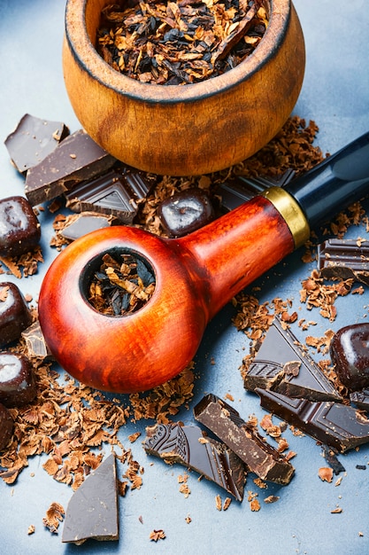 Cachimbo com tabaco de chocolate.