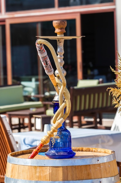 Cachimbo de água colorido em um restaurante