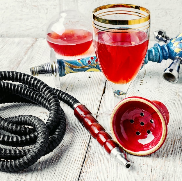 Cachimbo de água e vinho