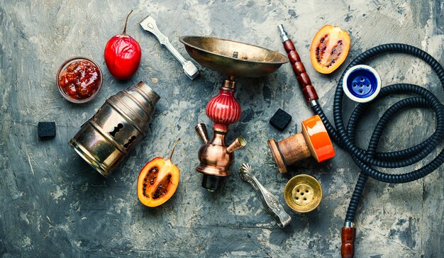 Cachimbo de água oriental com tamarillo