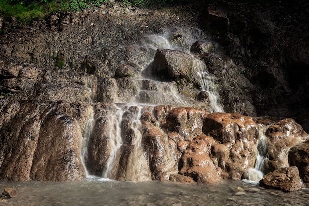 Cachoeira Afurja na área de Quba, República do Azebaijão