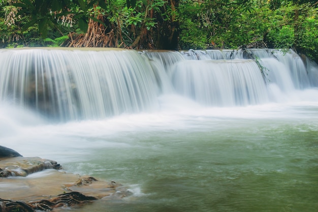 Cachoeira com linda de natural.