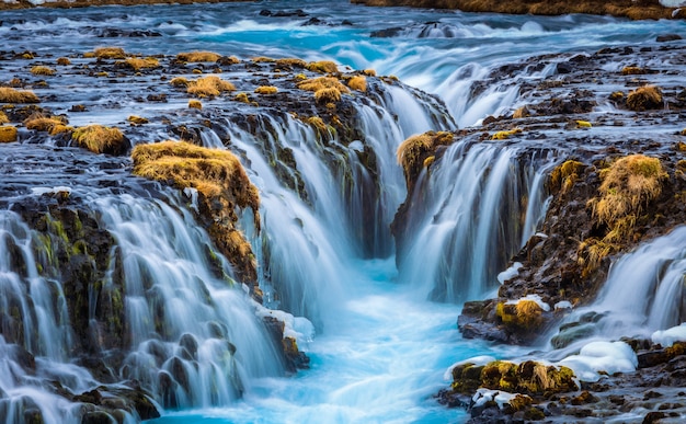 Foto cachoeira de bruarfoss secreta no inverno islândia