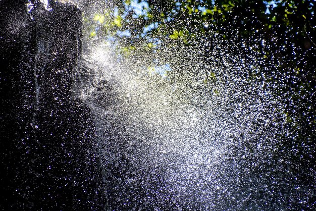 Foto cachoeira de espalha de água