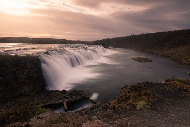 Cachoeira de faxafoss no sul da islândia.