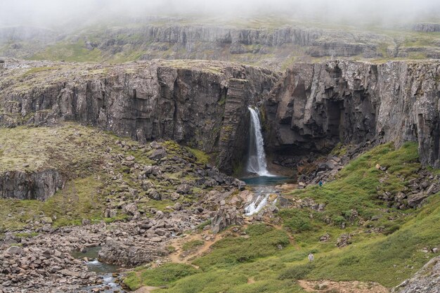 Foto cachoeira de foladafoss na islândia