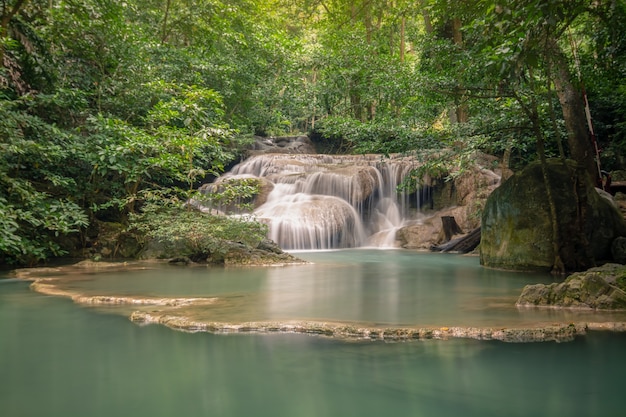 Cachoeira de Huay Mae Kamin, Parque Nacional de Sri Nakarin, Tailândia Cachoeiras