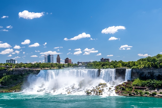 Cachoeira de Niagara no verão
