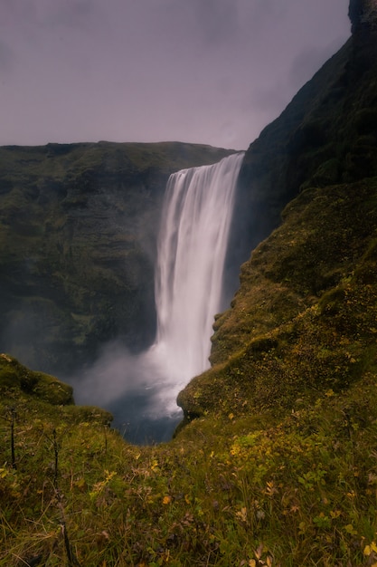 Cachoeira de skógafoss no sul da islândia.