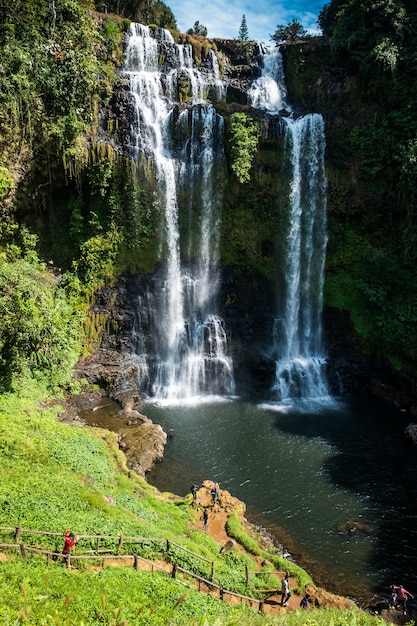 Cachoeira de Tad Yuang, sul do Laos, sudeste da Ásia