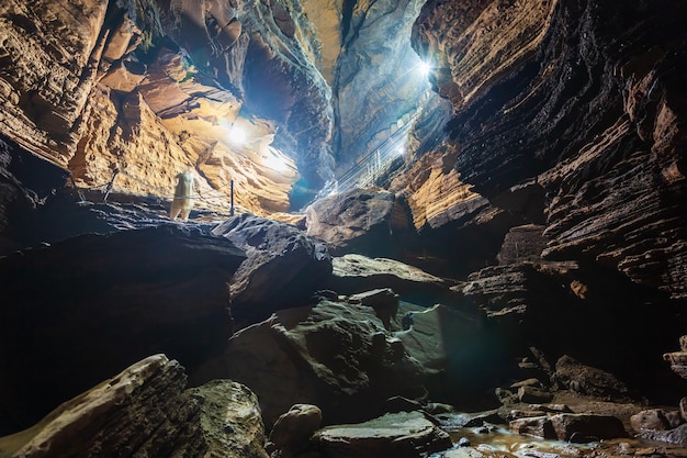 Cachoeira dentro da caverna perto de Pokhara Nepal