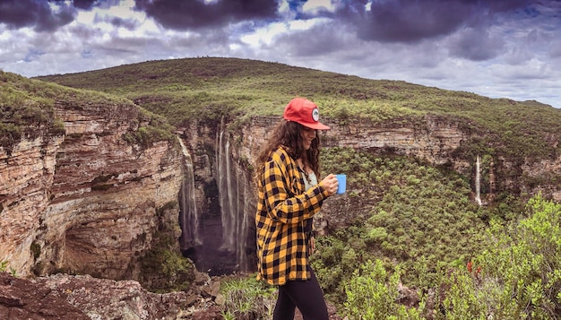 Foto cachoeira do herculano serra da chapadinha itaete chapada diamantina bahia - brasil es uno de los lugares más importantes de brasil.