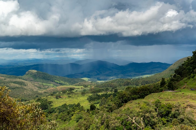 Cachoeira e floresta tropical Aiuruoca Minas Gerais Brasil Cachoeira dos Garcia