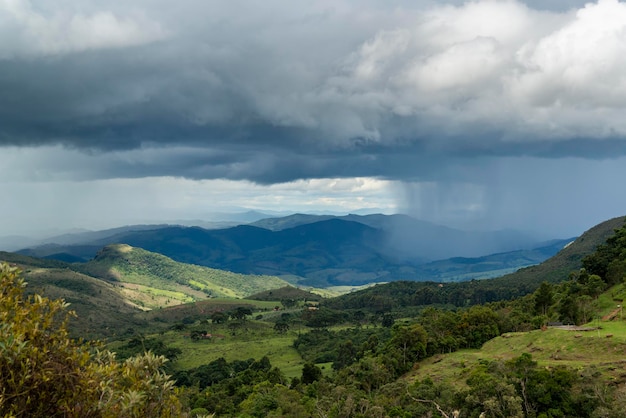 Cachoeira e floresta tropical Aiuruoca Minas Gerais Brasil Cachoeira dos Garcia