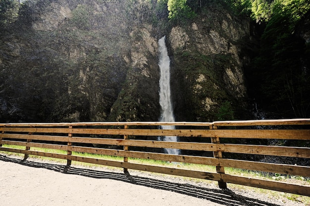 Cachoeira em Liechtensteinklamm ou Liechtenstein Gorge desfiladeiro particularmente estreito com paredes localizadas nos Alpes austríacos perto de Salzburg Áustria