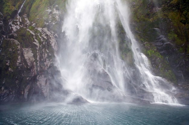 Cachoeira, espirrando