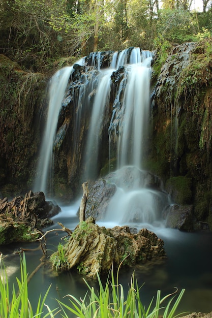 Cachoeira Gorg de Murris na primavera, Garrotxa, Girona