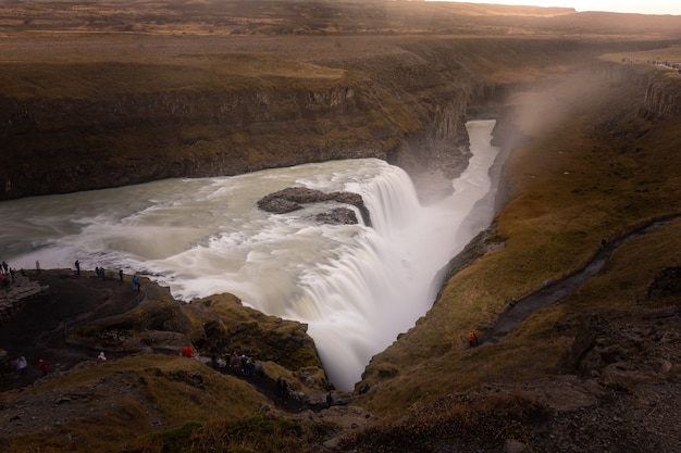 Cachoeira gulfoss, a mais famosa e uma das mais fortes da islândia.