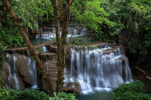 Cachoeira Huai Mae Khamin em Kanchanaburi