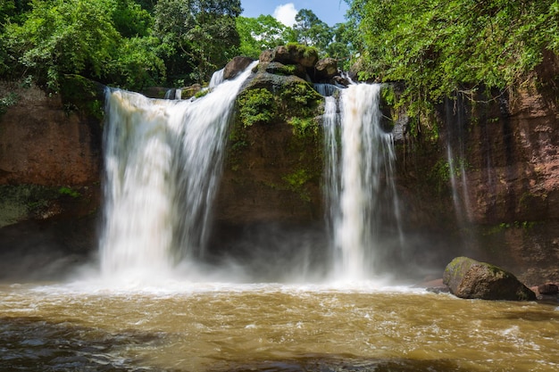 Cachoeira na Tailândia