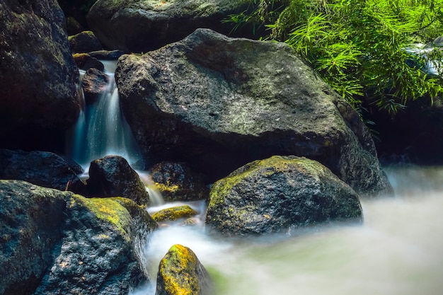 Cachoeira nas montanhas