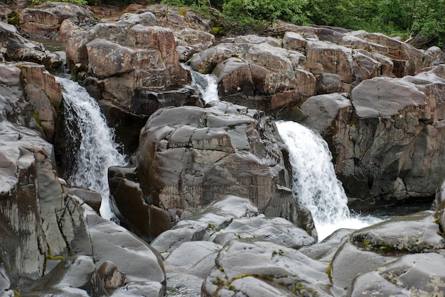 Cachoeira nas rochas