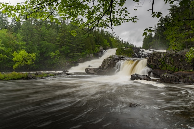 Cachoeira no Canadá