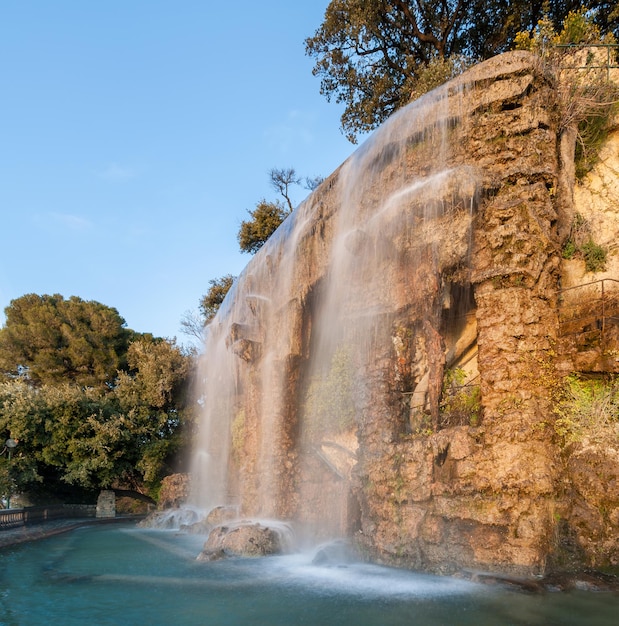 Cachoeira no Parc de la Colline du Chateau Nice França