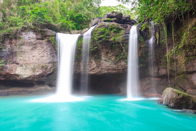 Cachoeira no parque nacional de Tailândia