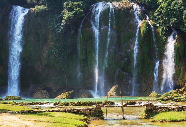 Cachoeira no Vietnã