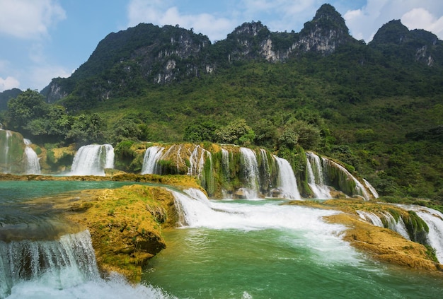 Cachoeira no Vietnã