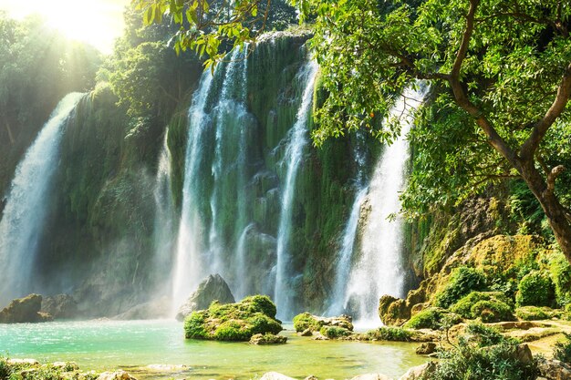 Cachoeira no Vietnã