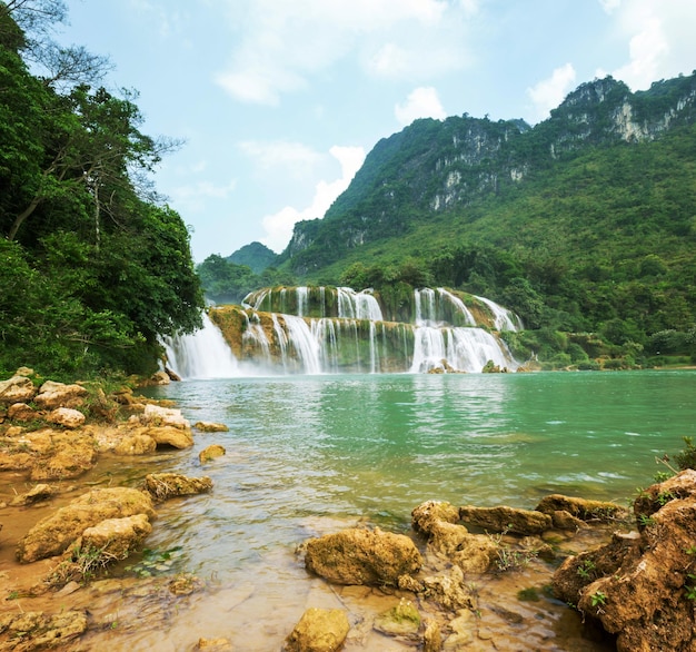 Cachoeira no Vietnã