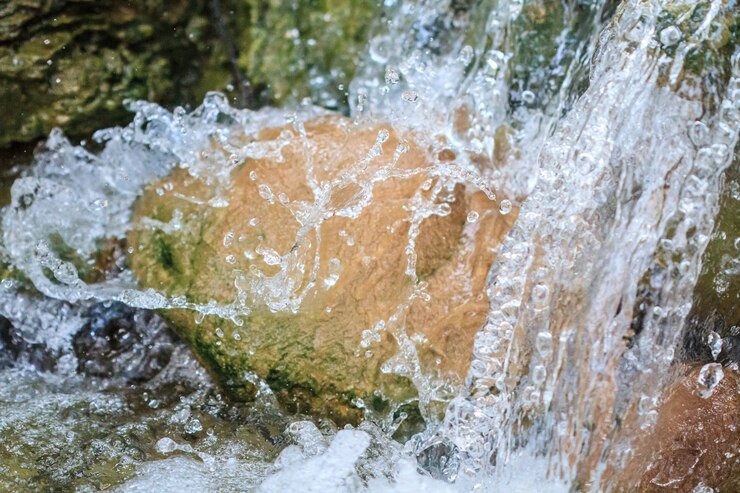 Foto cachoeira pequena em um jardim