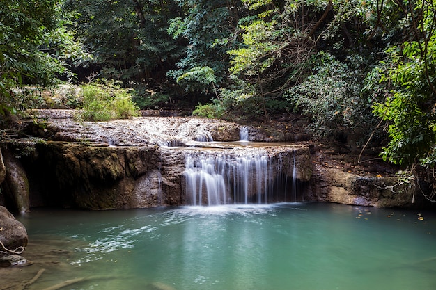 Cachoeiras de Erawan na Tailândia