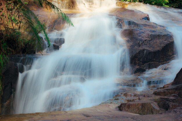 Cachoeiras, fluxo, através, pedras, em, natureza, de, phatthalung, província, tailandia