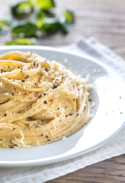 Cacio e Pepe - Spaghetti mit Käse und Pfeffer