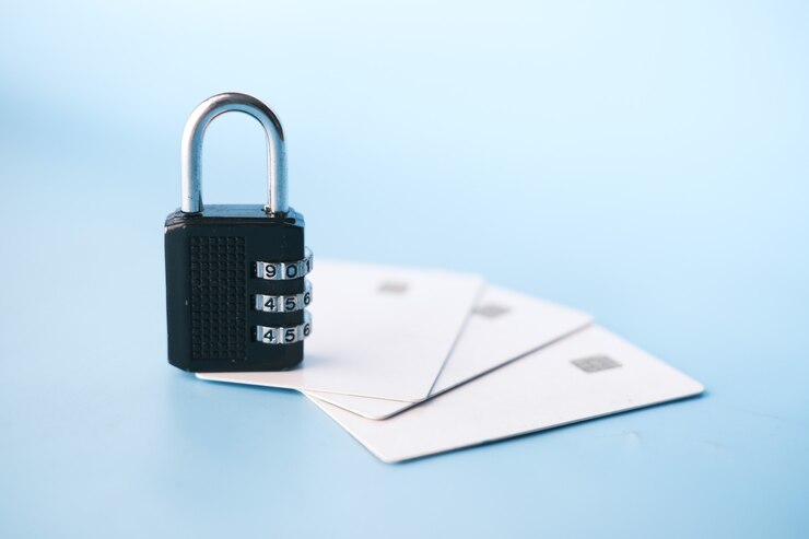 Foto cadeado no conceito de segurança de informações de privacidade de dados de internet de cartão de crédito