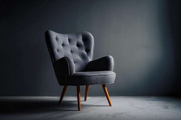 Cadeira cinzenta numa sala minimalista cinzenta